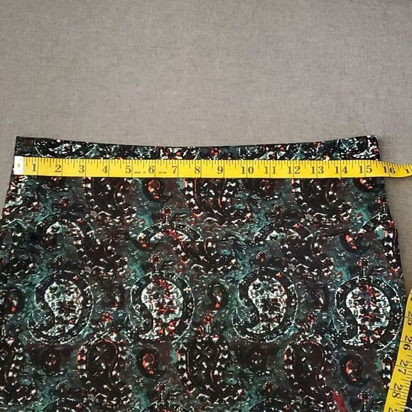 Lularoe skirt stretch abstract paisley pattern black green red festive - Picture 14 of 16